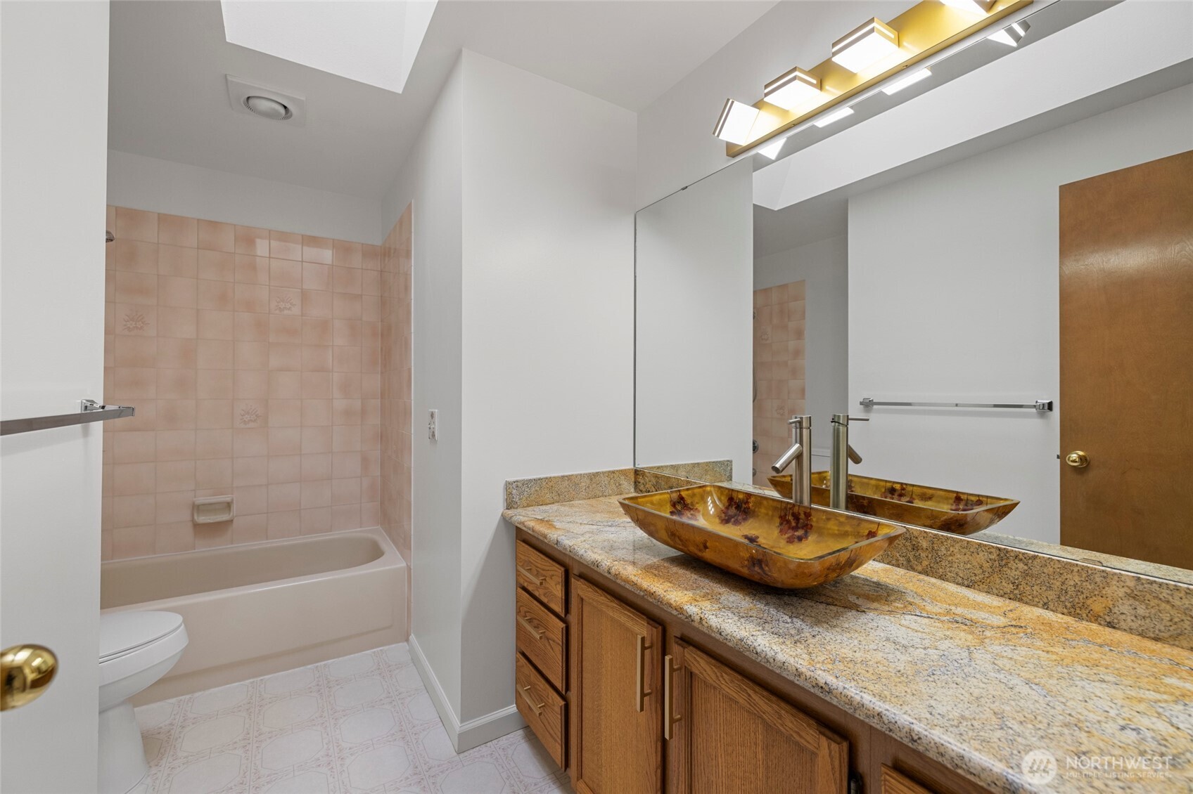 2064 Hoquiam Court NE, Renton, WA 98059