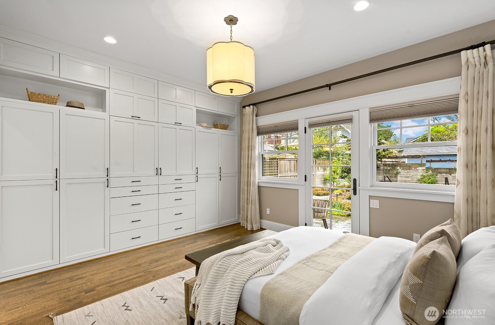 5801 Kensington Place N, Seattle, WA 98103-5951