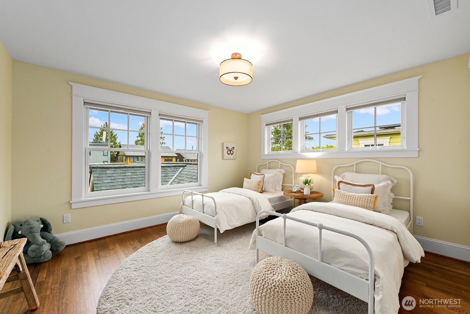 5801 Kensington Place N, Seattle, WA 98103-5951