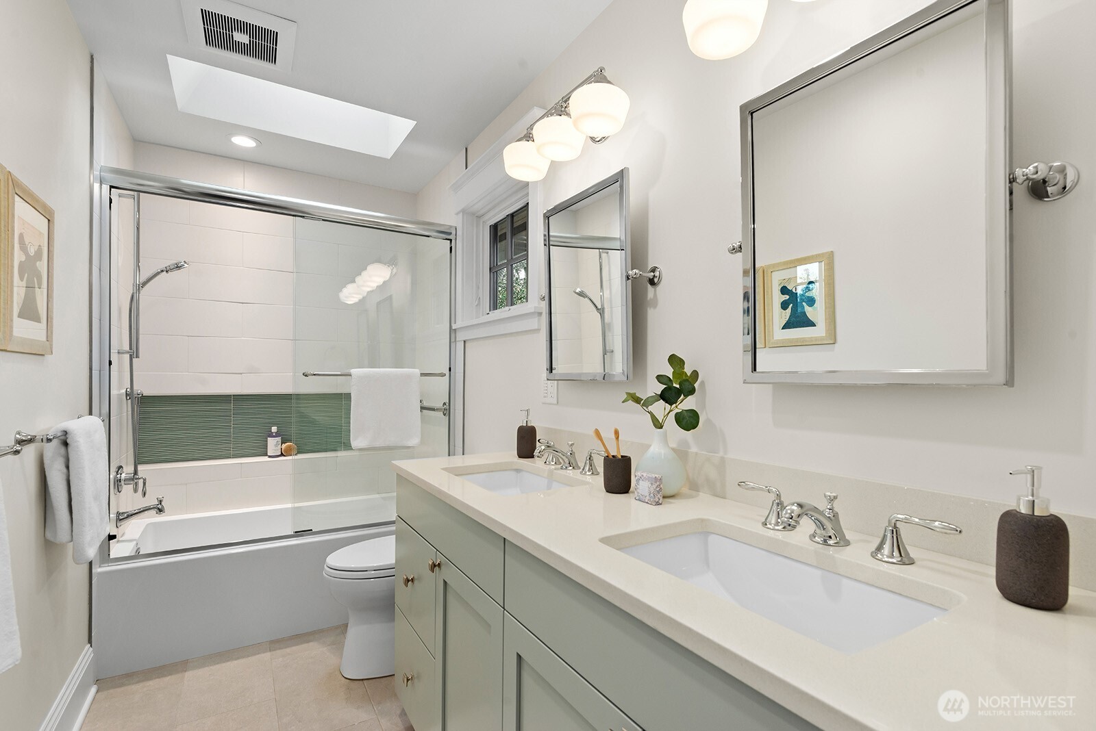 5801 Kensington Place N, Seattle, WA 98103-5951