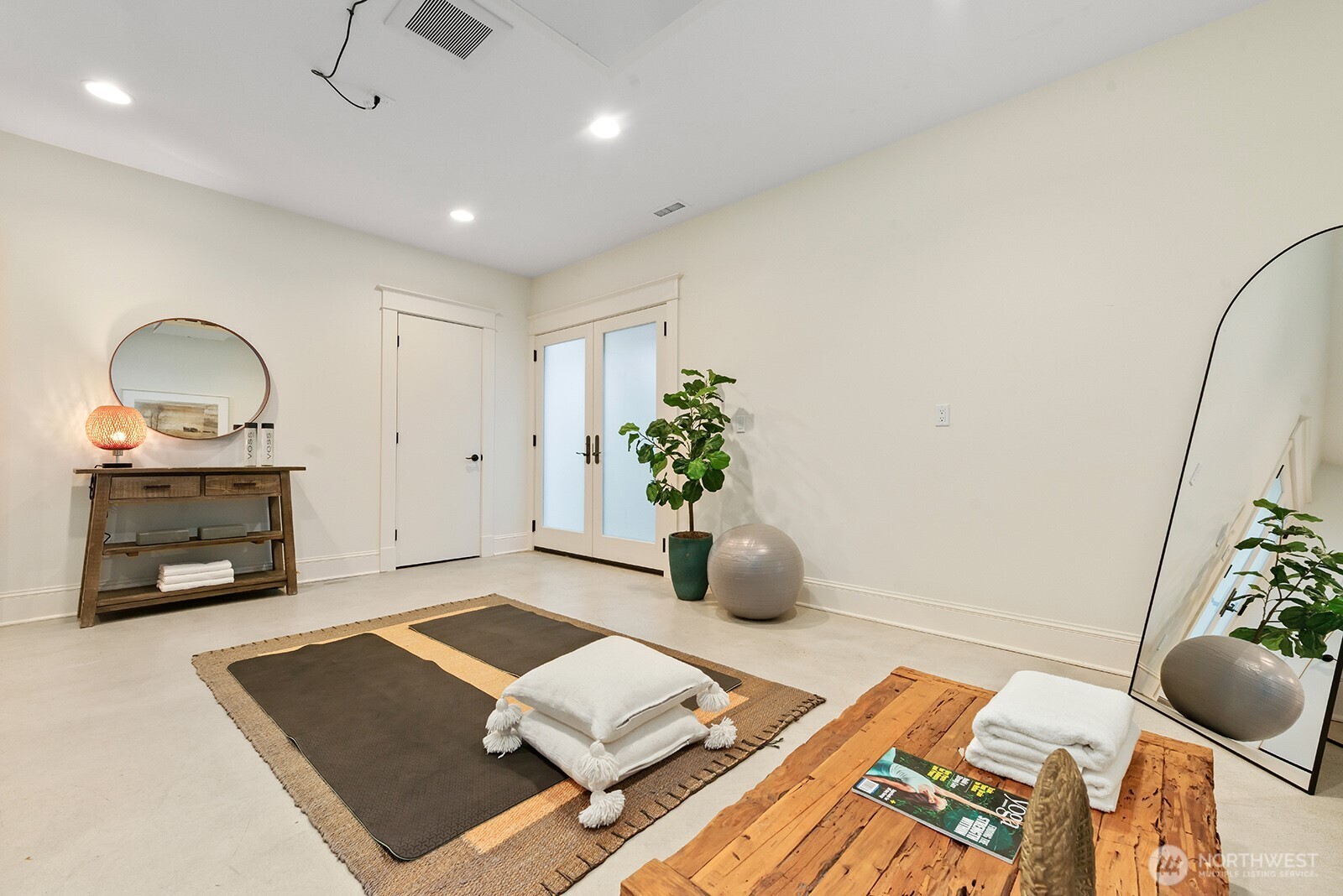 5801 Kensington Place N, Seattle, WA 98103-5951