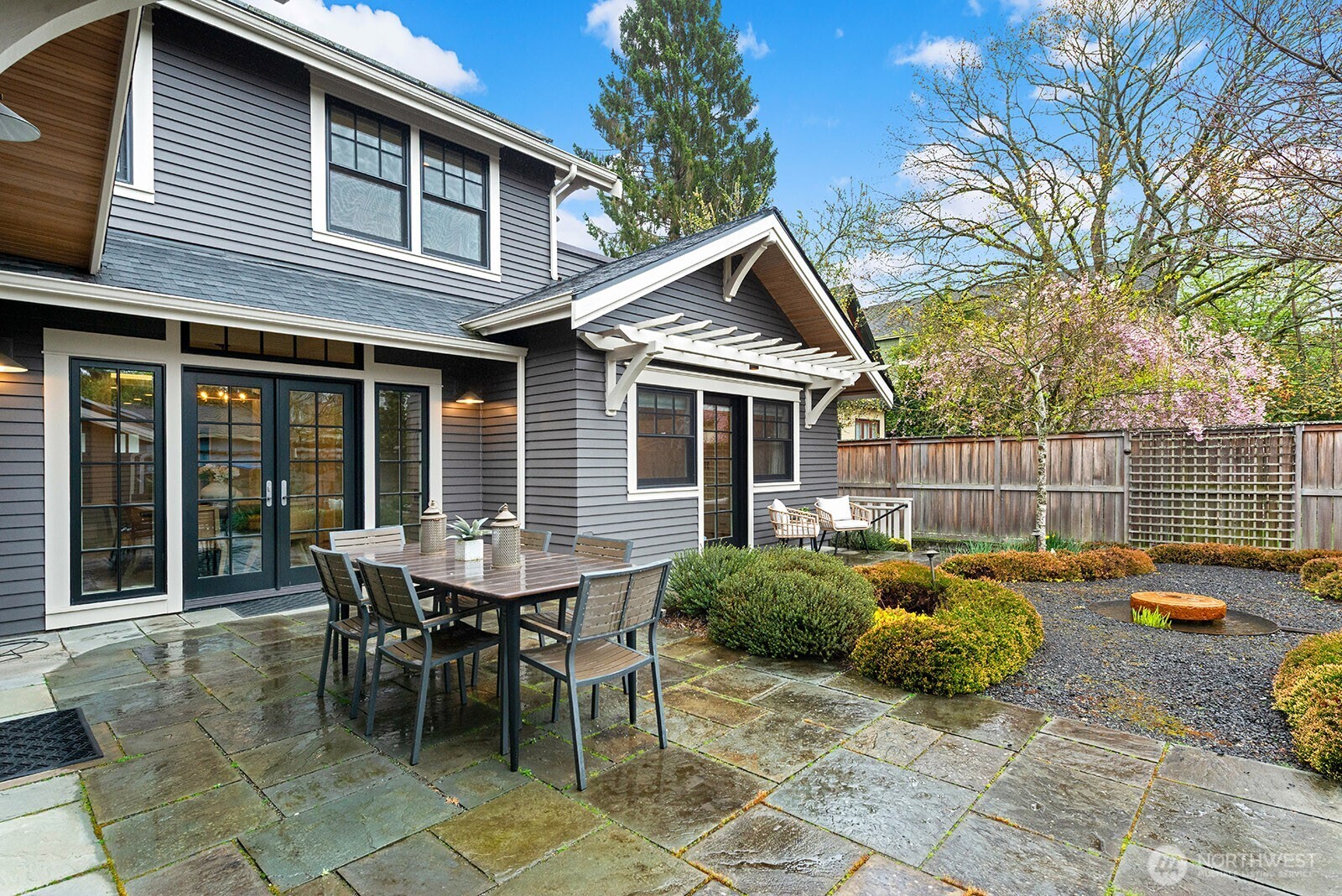 5801 Kensington Place N, Seattle, WA 98103-5951