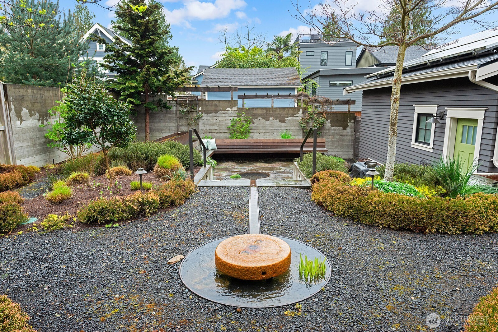 5801 Kensington Place N, Seattle, WA 98103-5951