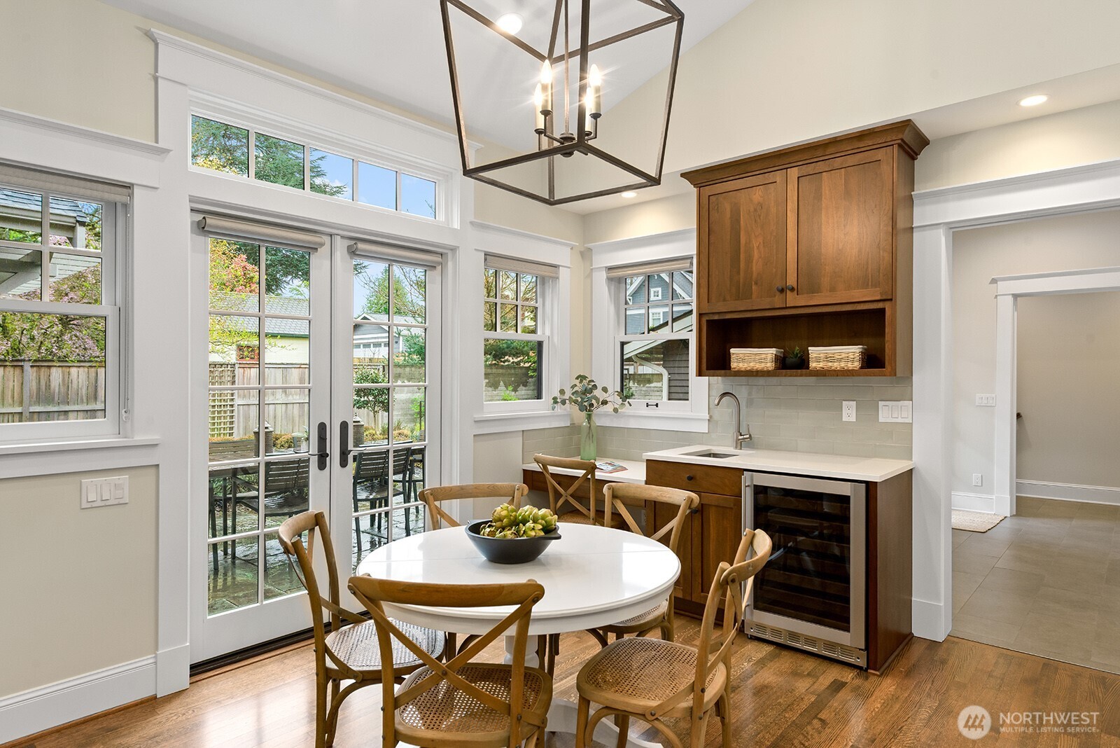 5801 Kensington Place N, Seattle, WA 98103-5951