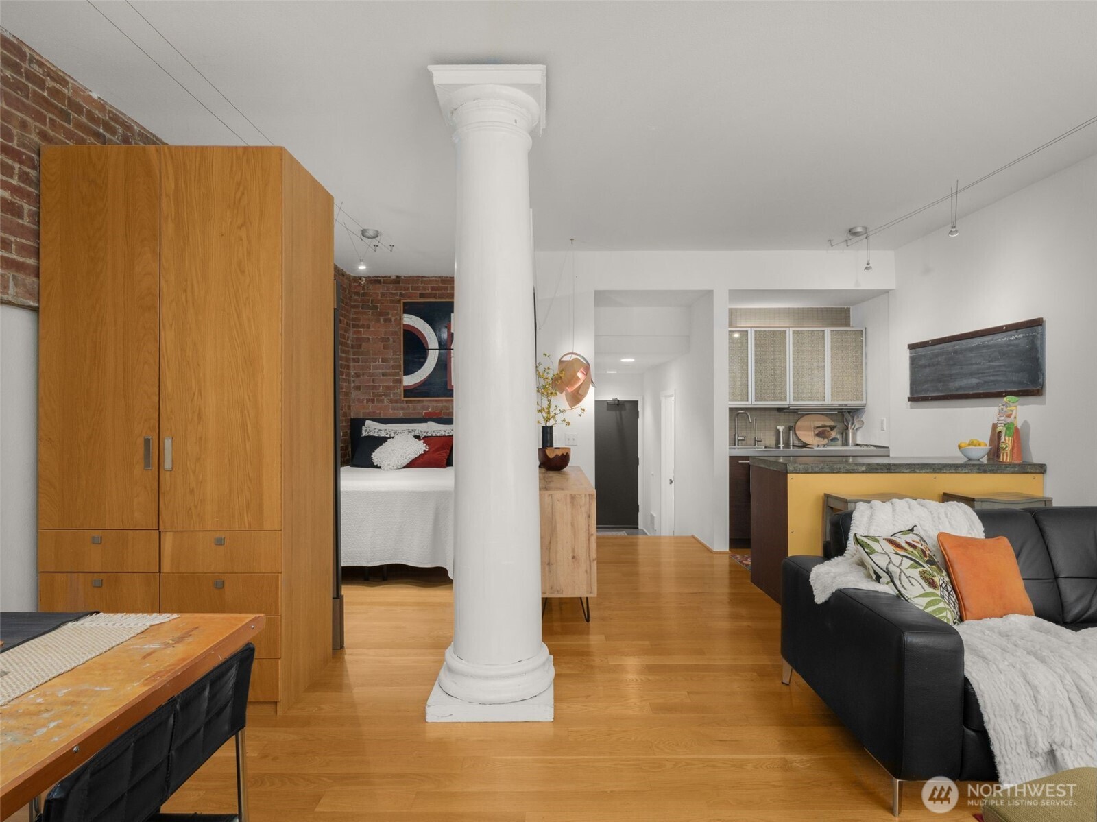1401 5th Avenue W #104, Seattle, WA 98119