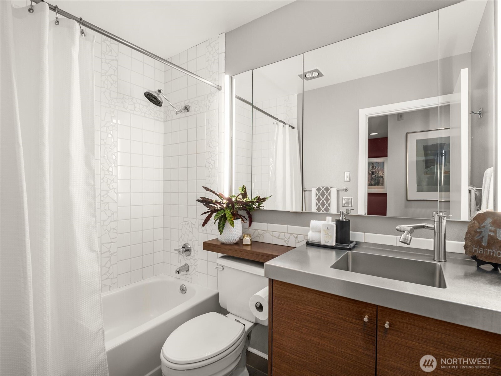 1401 5th Avenue W #104, Seattle, WA 98119