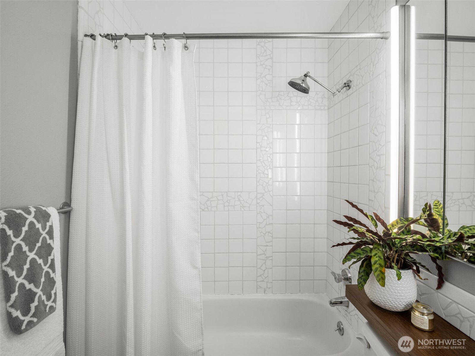 1401 5th Avenue W #104, Seattle, WA 98119