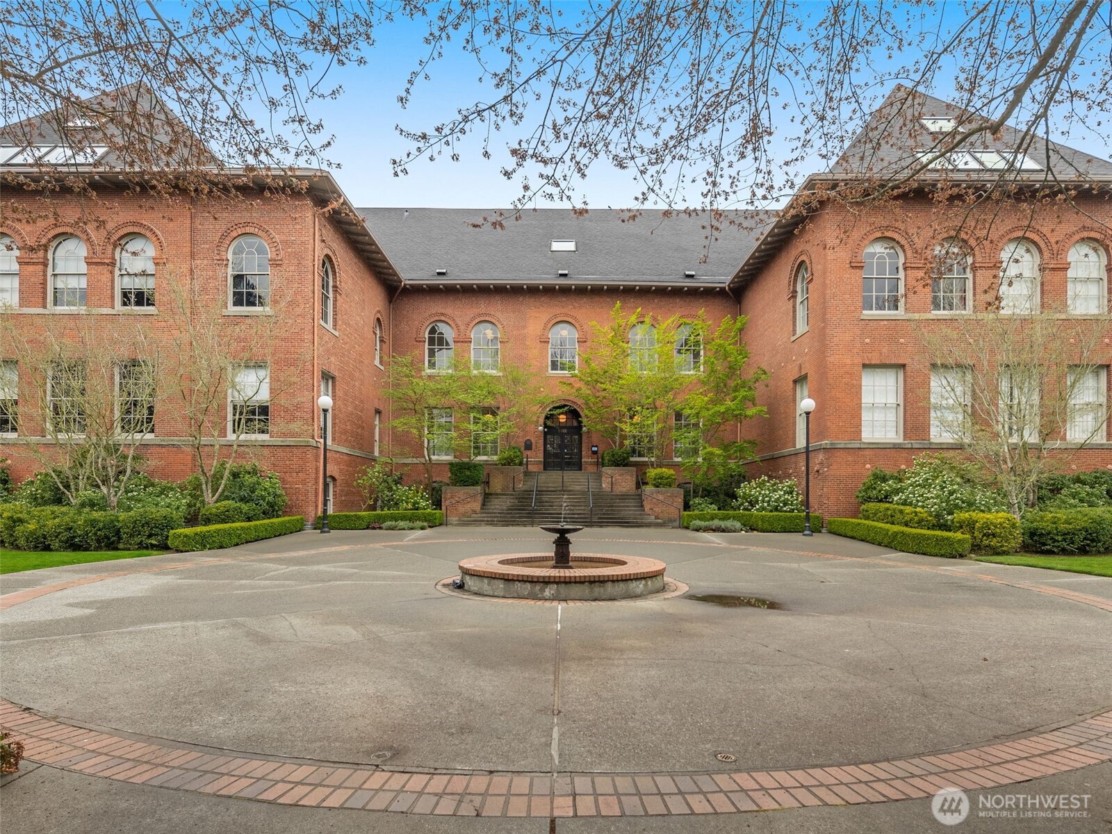 1401 5th Avenue W #104, Seattle, WA 98119