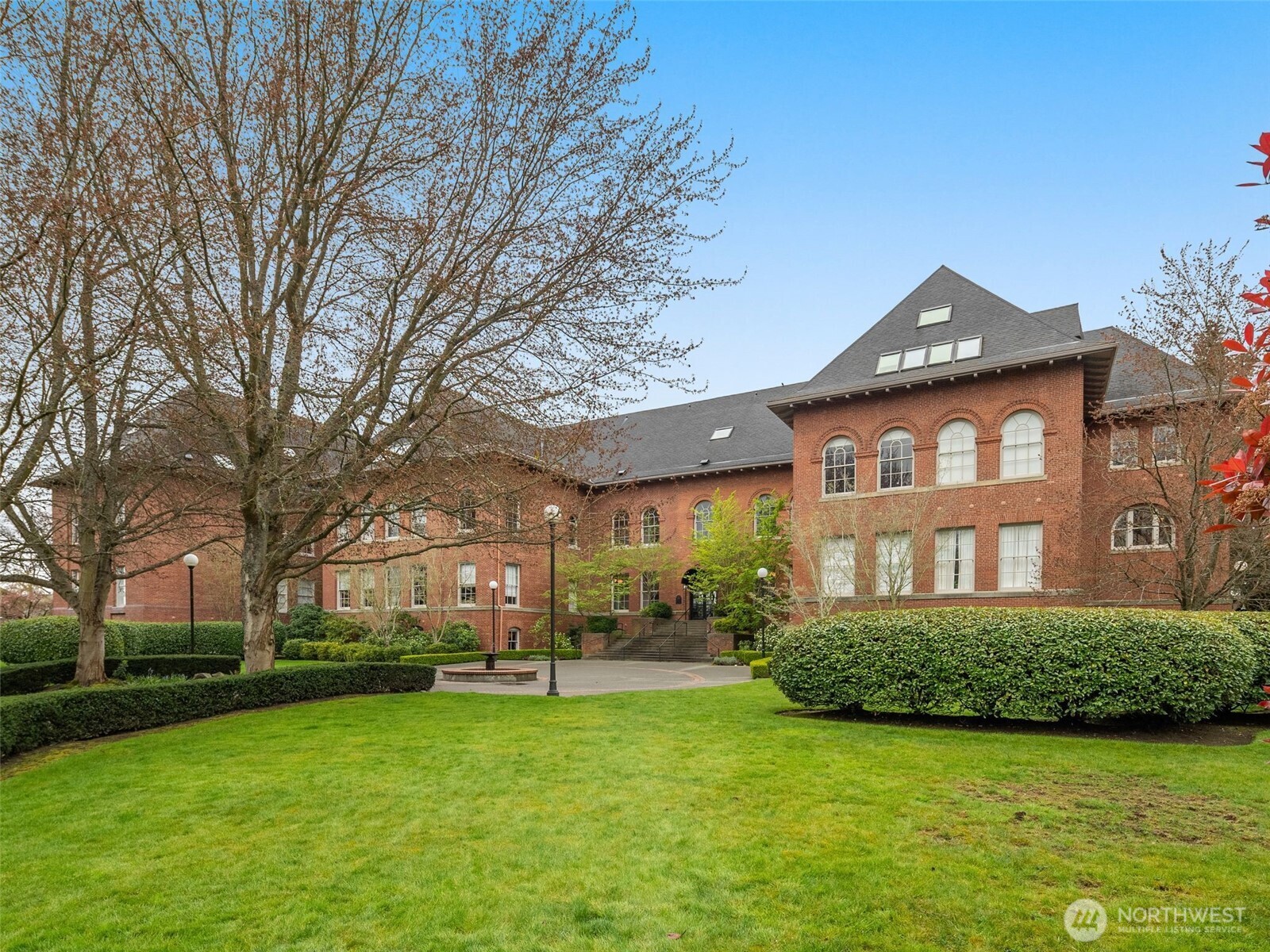 1401 5th Avenue W #104, Seattle, WA 98119