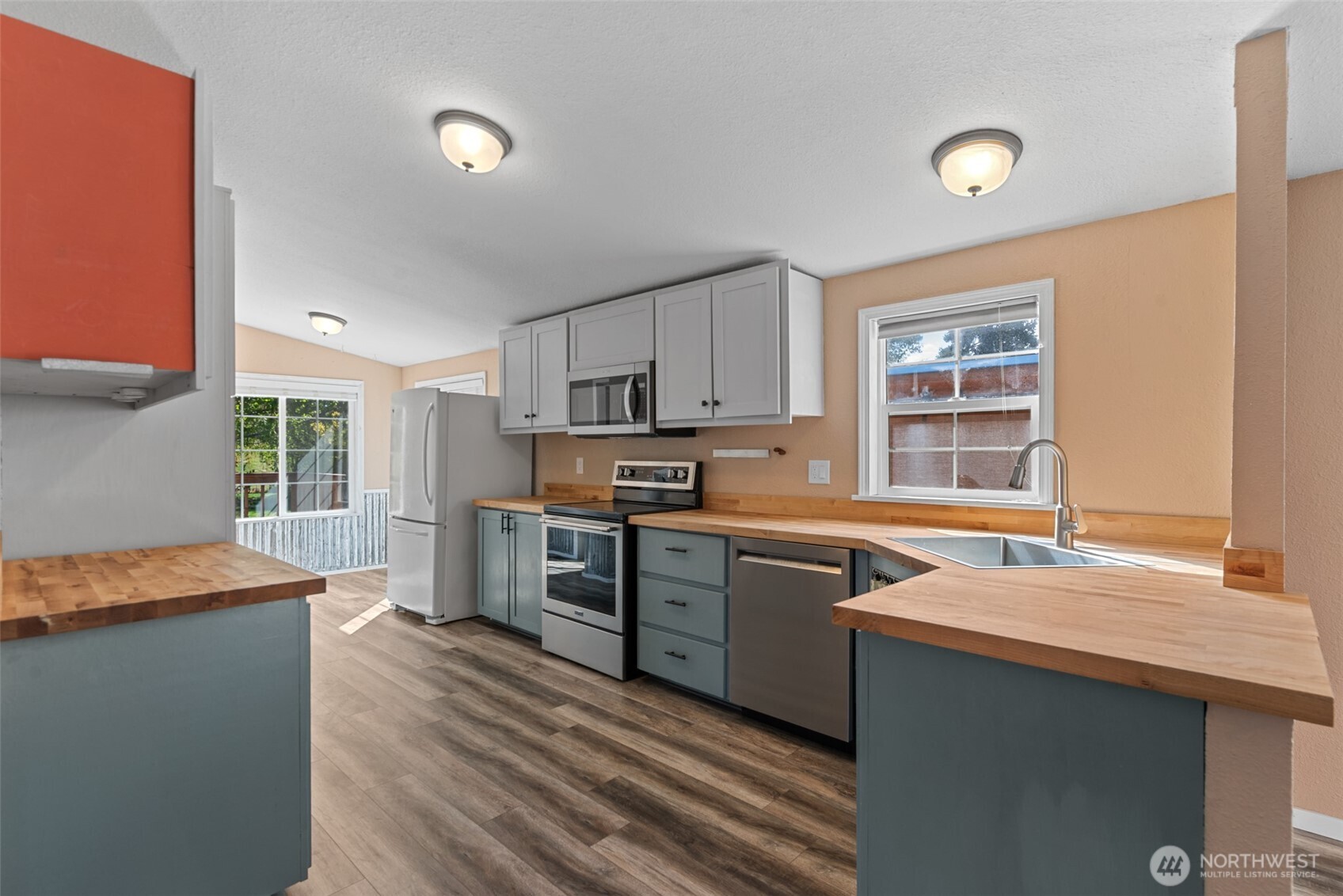 2524 NE J Street , East Wenatchee, WA 98802