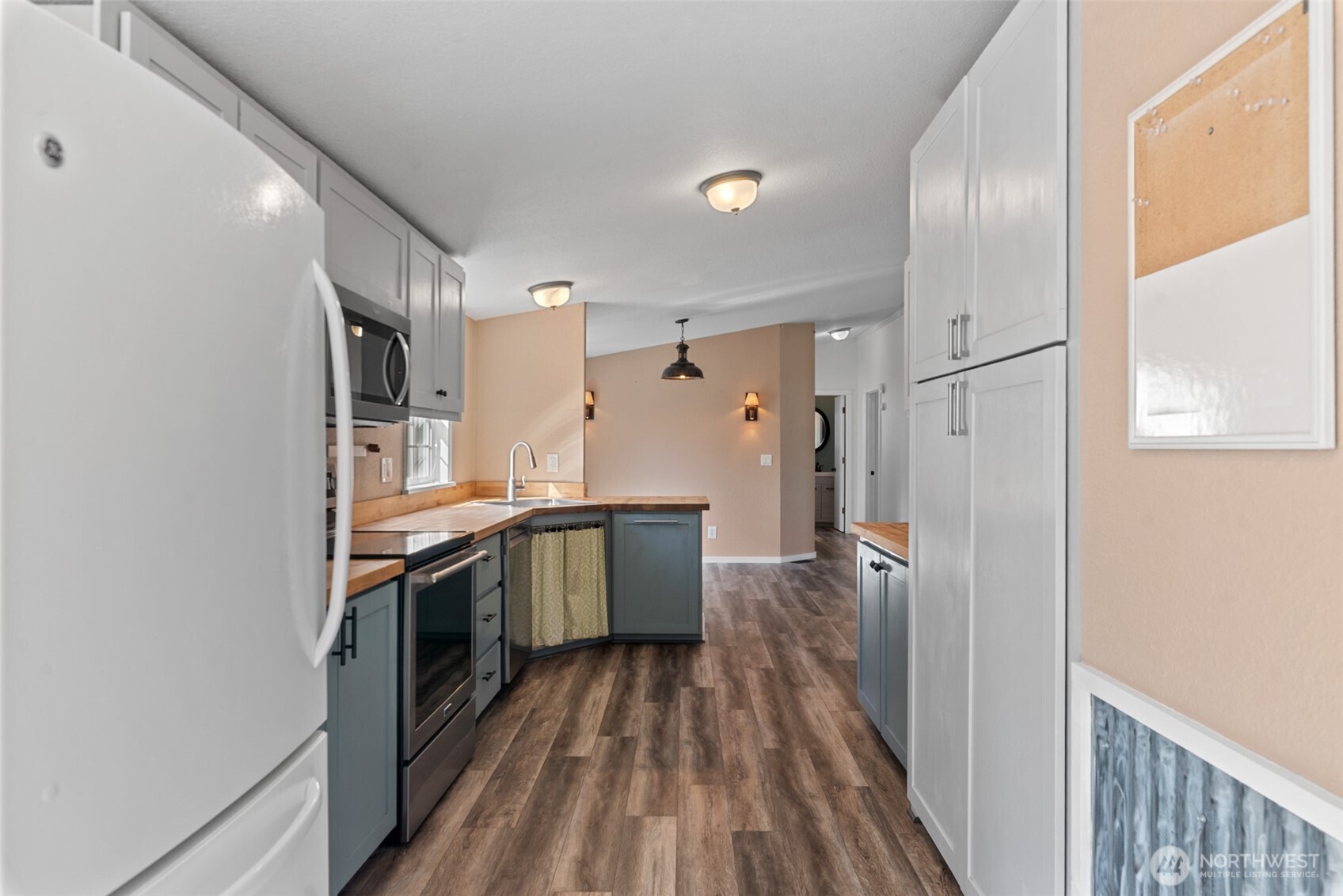 2524 NE J Street , East Wenatchee, WA 98802