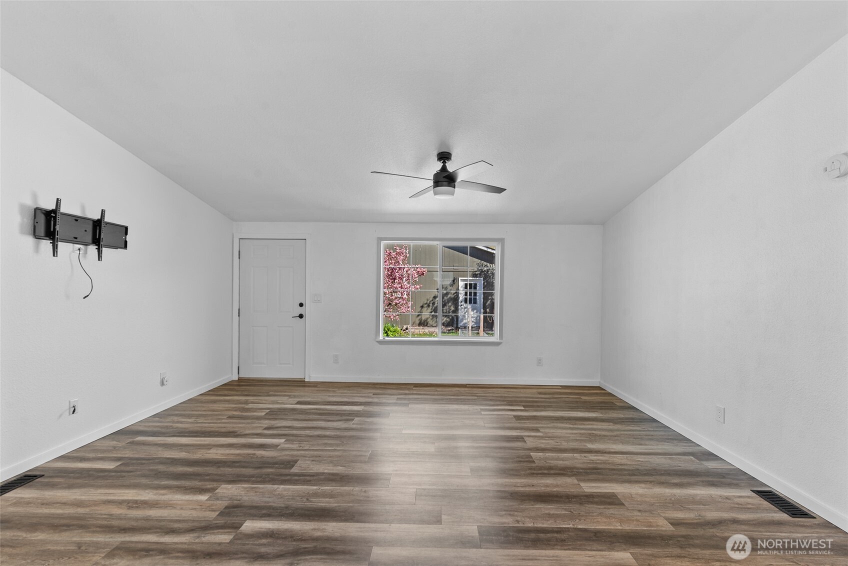 2524 NE J Street , East Wenatchee, WA 98802