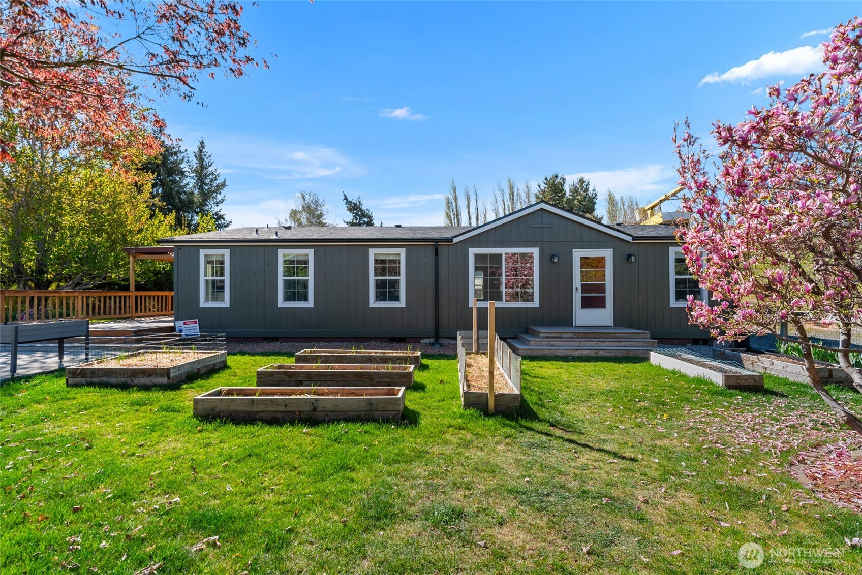 2524 NE J Street , East Wenatchee, WA 98802