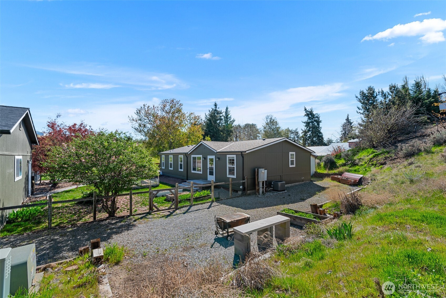 2524 NE J Street , East Wenatchee, WA 98802