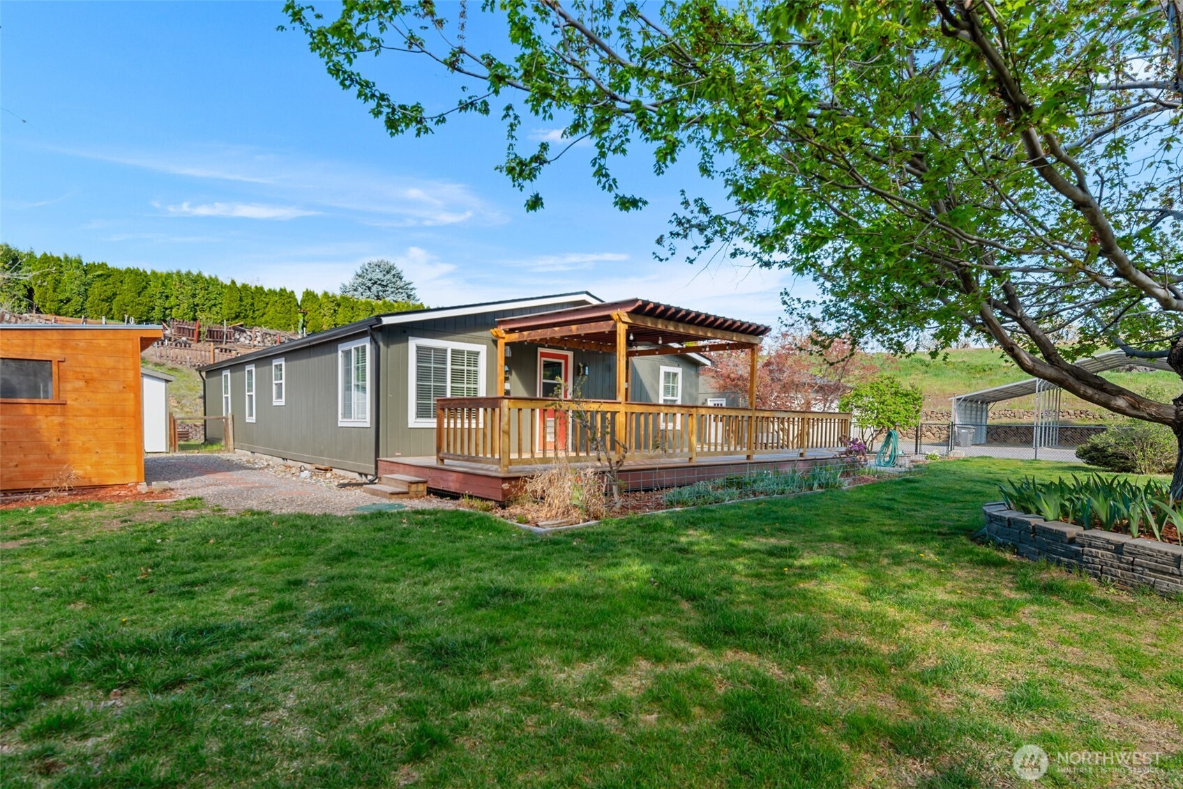 2524 NE J Street , East Wenatchee, WA 98802
