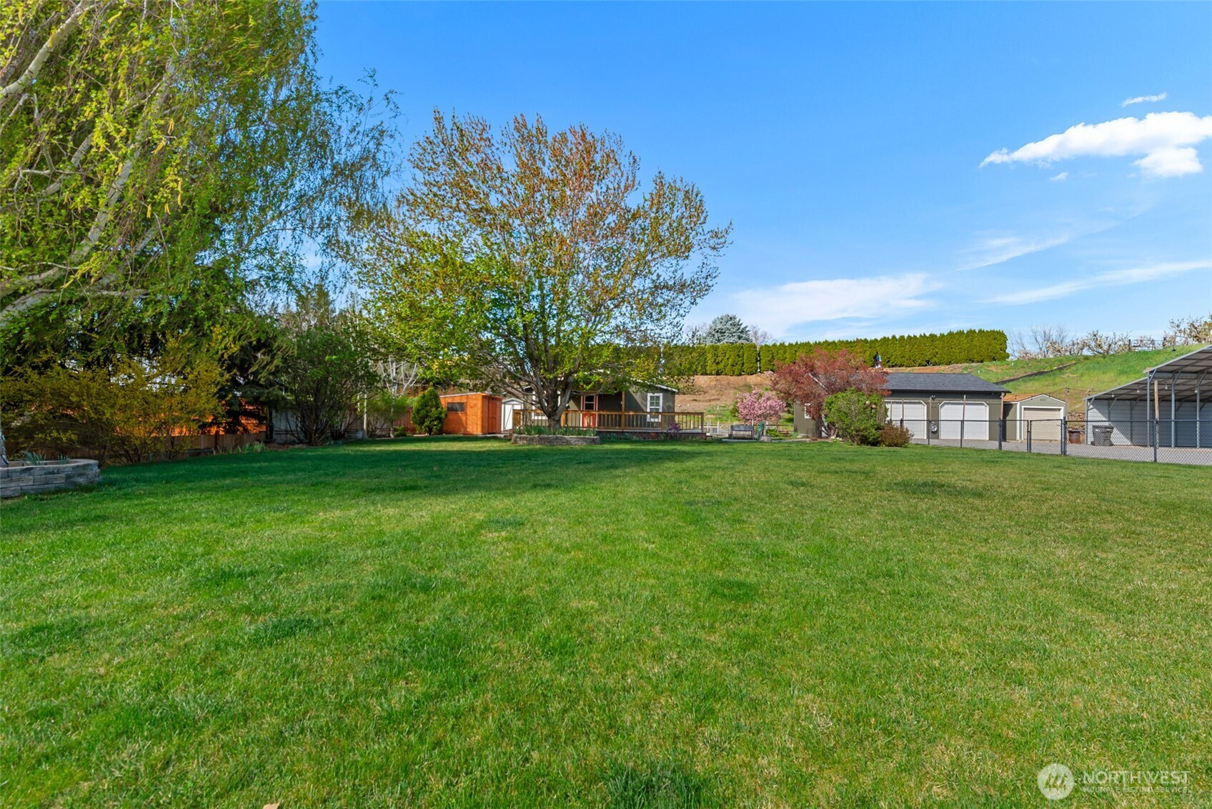 2524 NE J Street , East Wenatchee, WA 98802