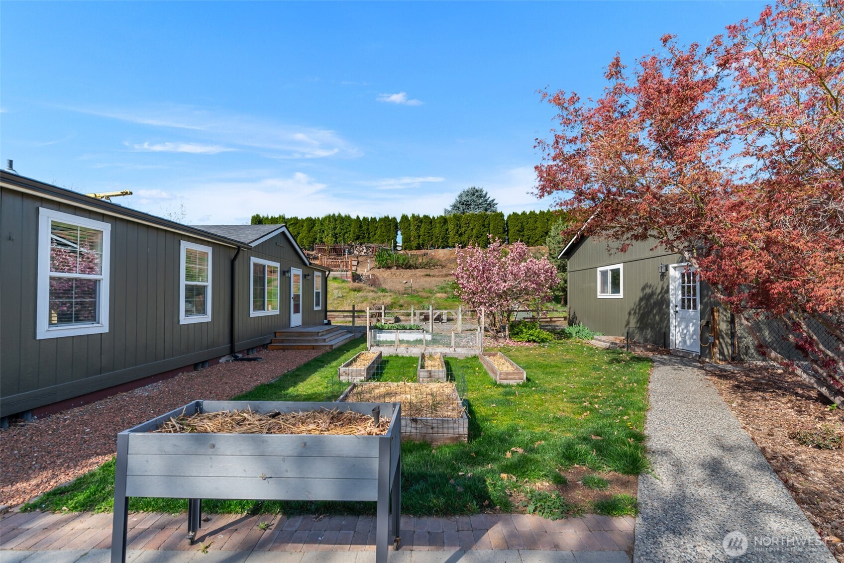 2524 NE J Street , East Wenatchee, WA 98802