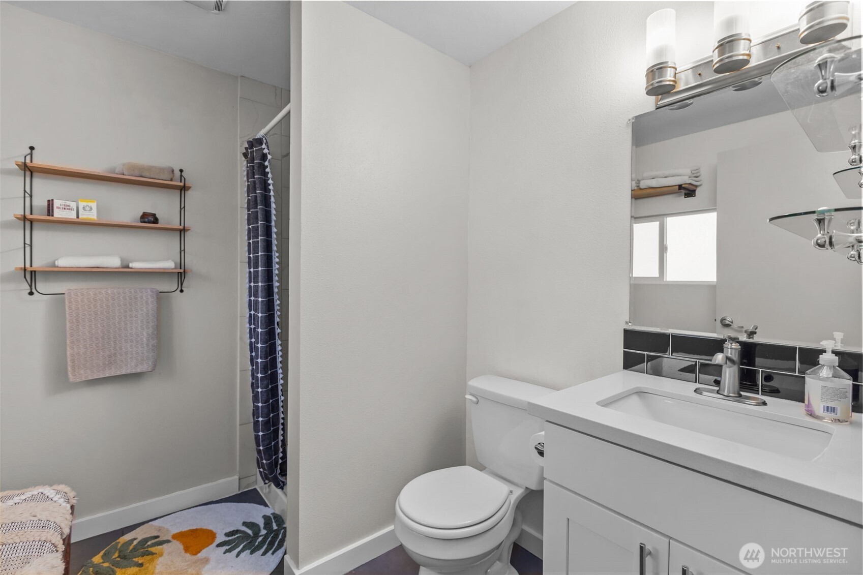 215 Hubbard Road , Lynnwood, WA 98036
