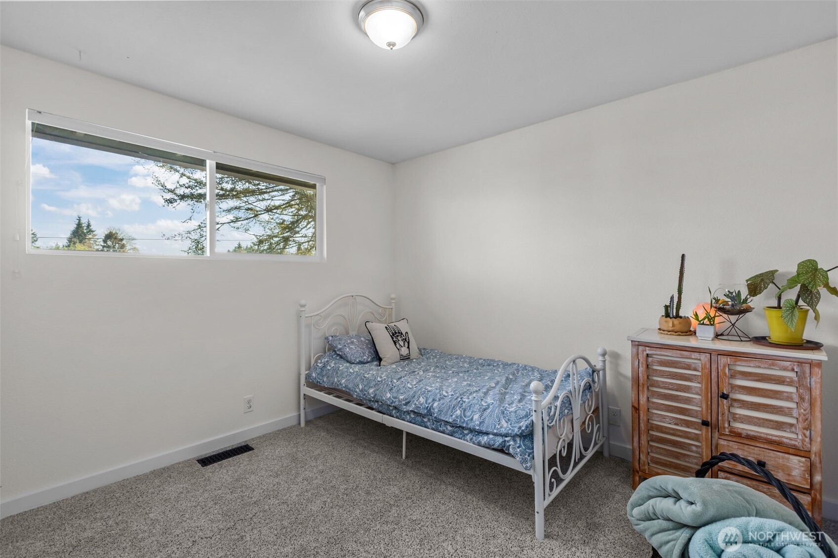 215 Hubbard Road , Lynnwood, WA 98036