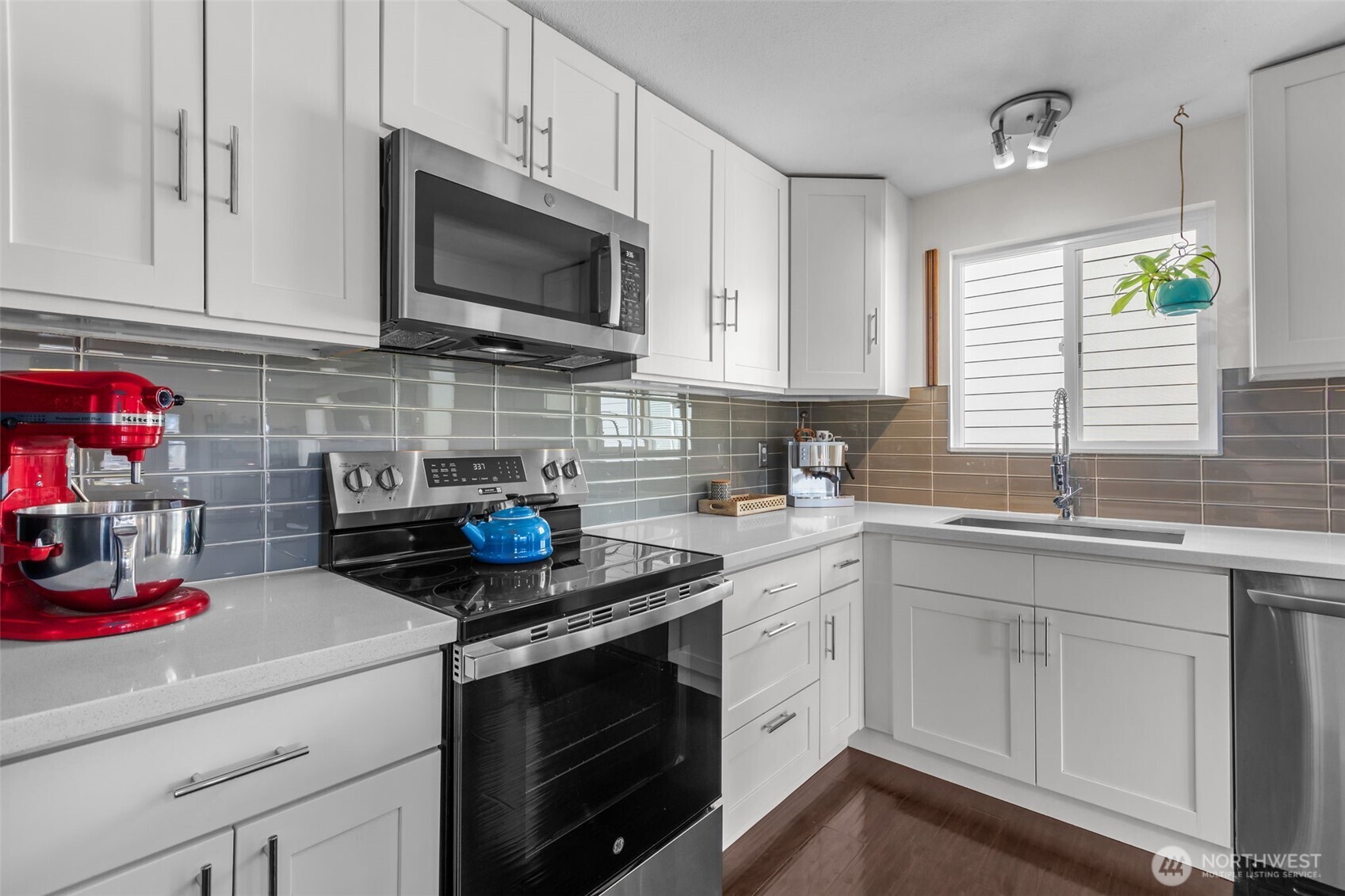 215 Hubbard Road , Lynnwood, WA 98036