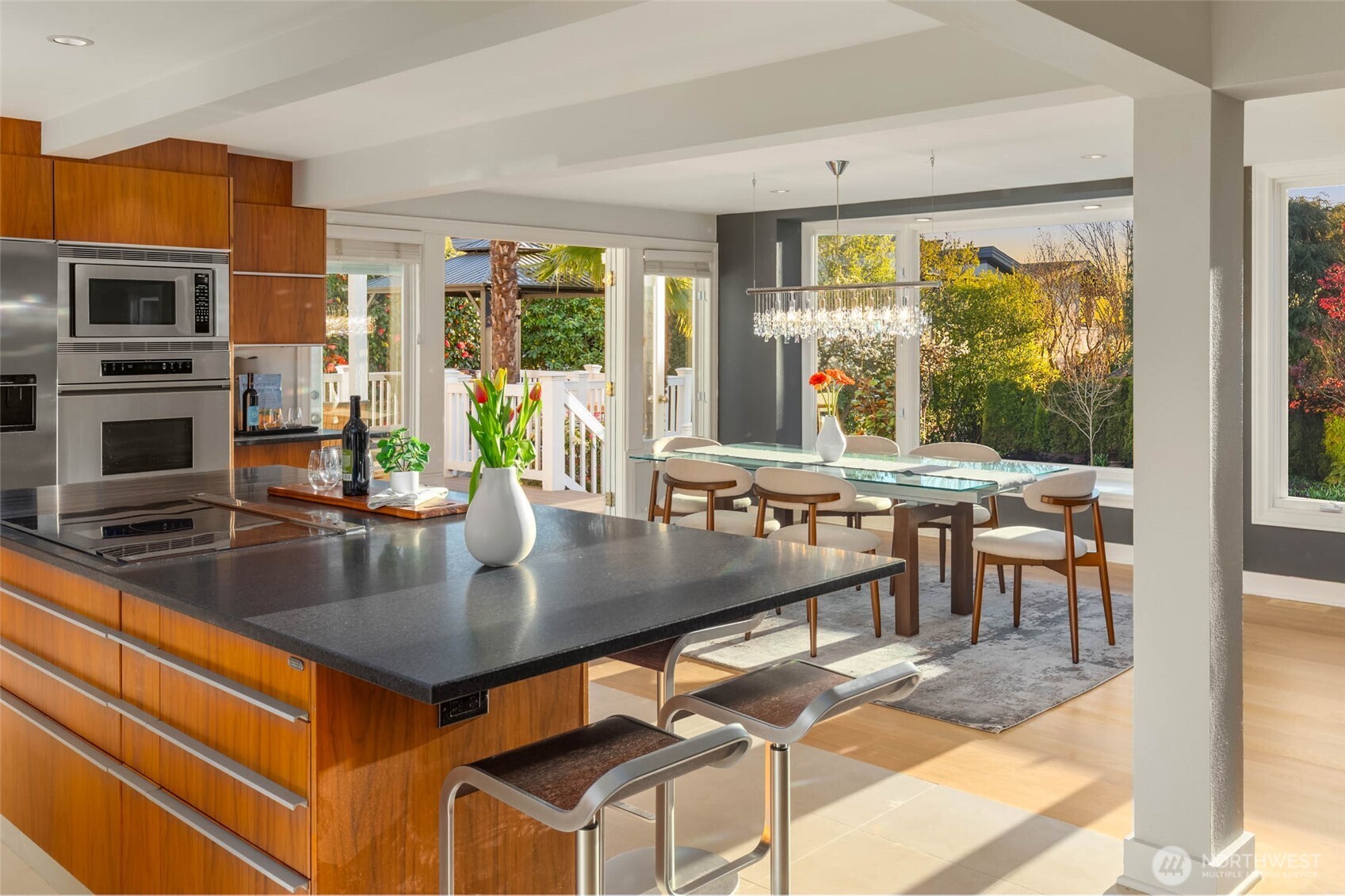 6035 111th Avenue NE, Kirkland, WA 98033