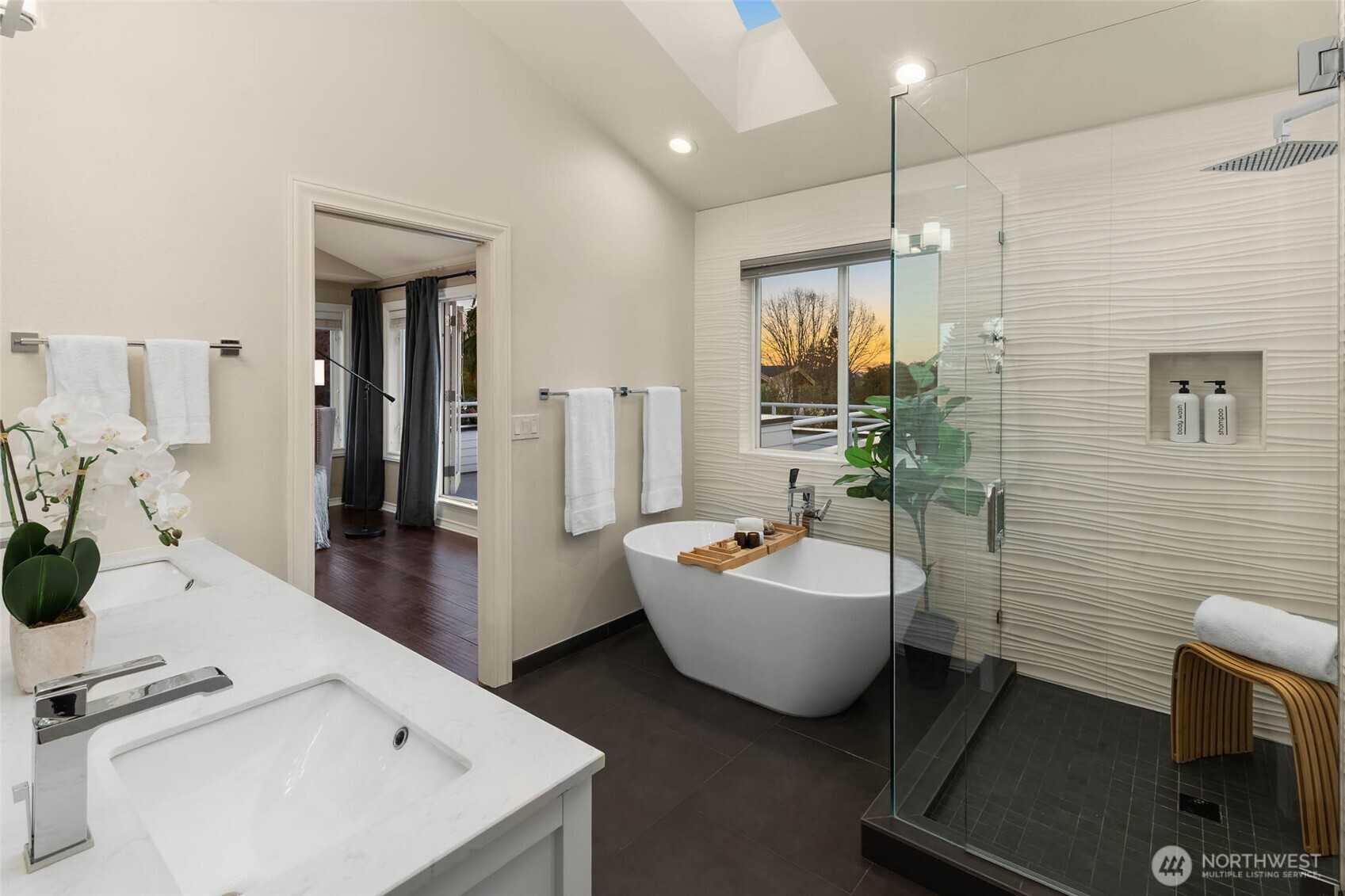 6035 111th Avenue NE, Kirkland, WA 98033