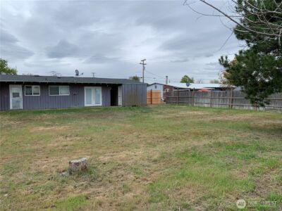 137 Schilling , Moses Lake, WA 98837 - Photo 5