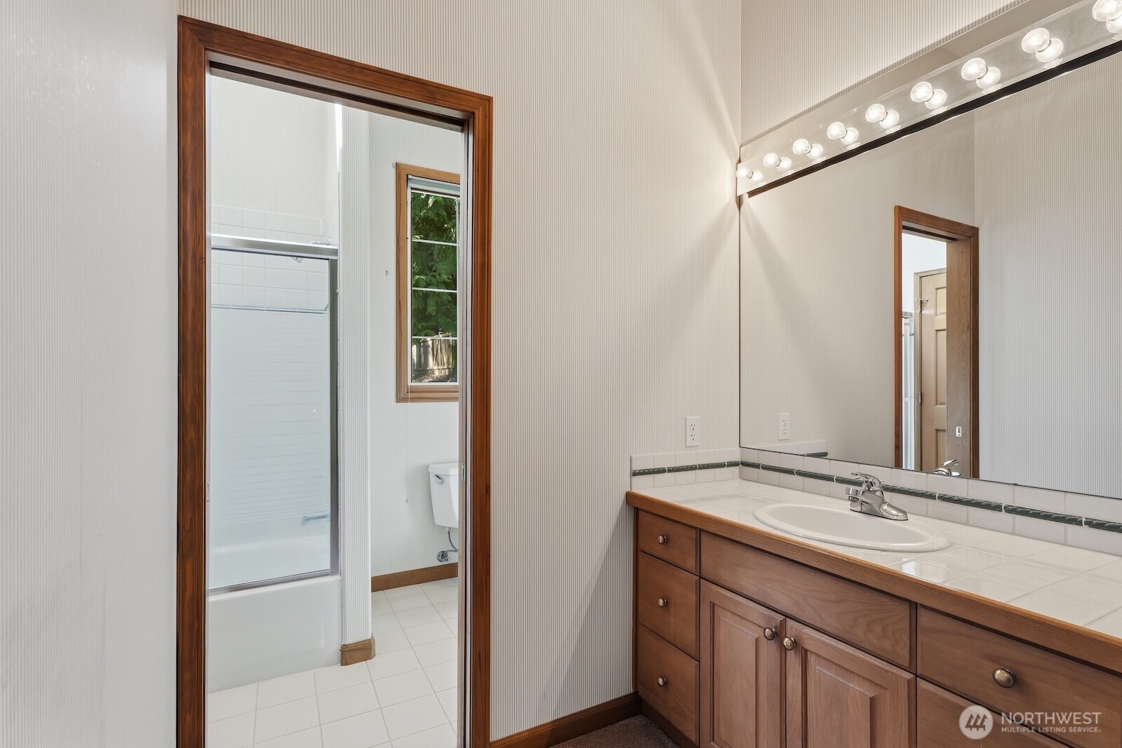 14029 171st Lane NE, Woodinville, WA 98072-9395