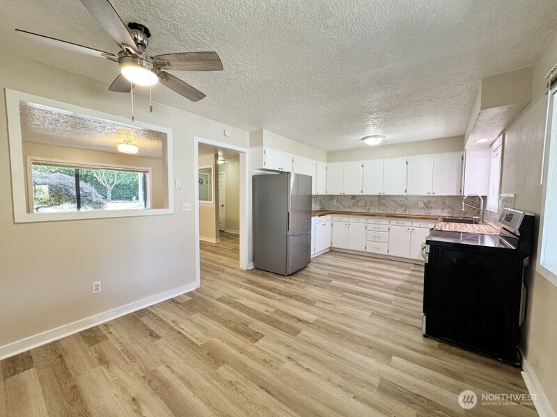 12800 NE 28th , Vancouver, WA 98682