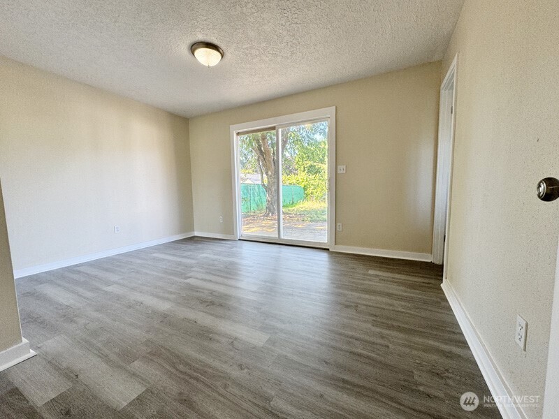 12800 NE 28th , Vancouver, WA 98682