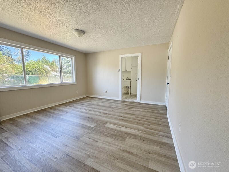 12800 NE 28th , Vancouver, WA 98682