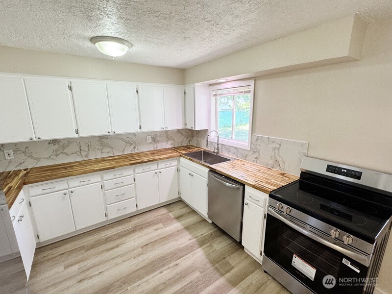 12800 NE 28th , Vancouver, WA 98682