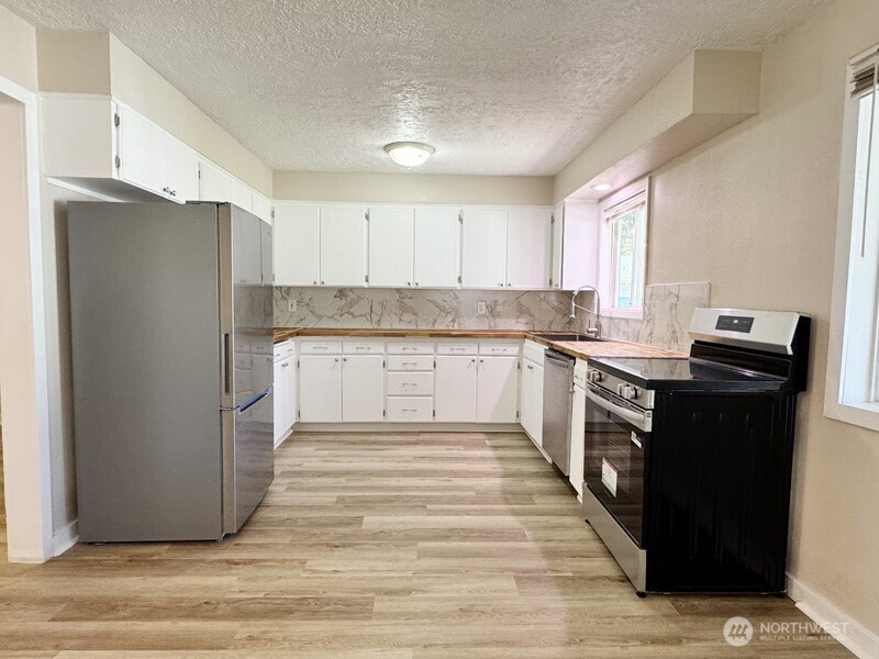 12800 NE 28th , Vancouver, WA 98682