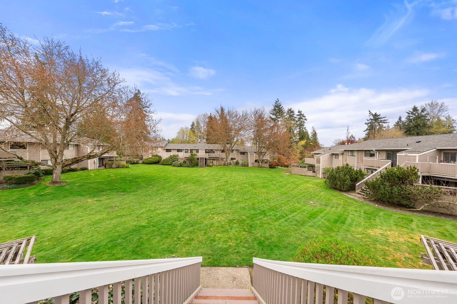 9918 NE 144th Lane #406, Kirkland, WA 98034