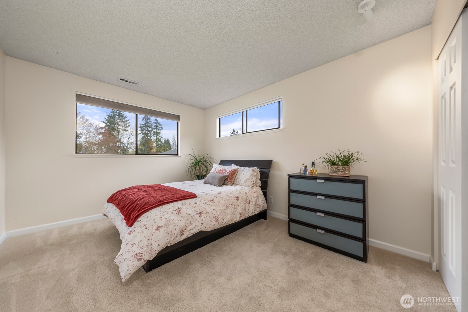 9918 NE 144th Lane #406, Kirkland, WA 98034
