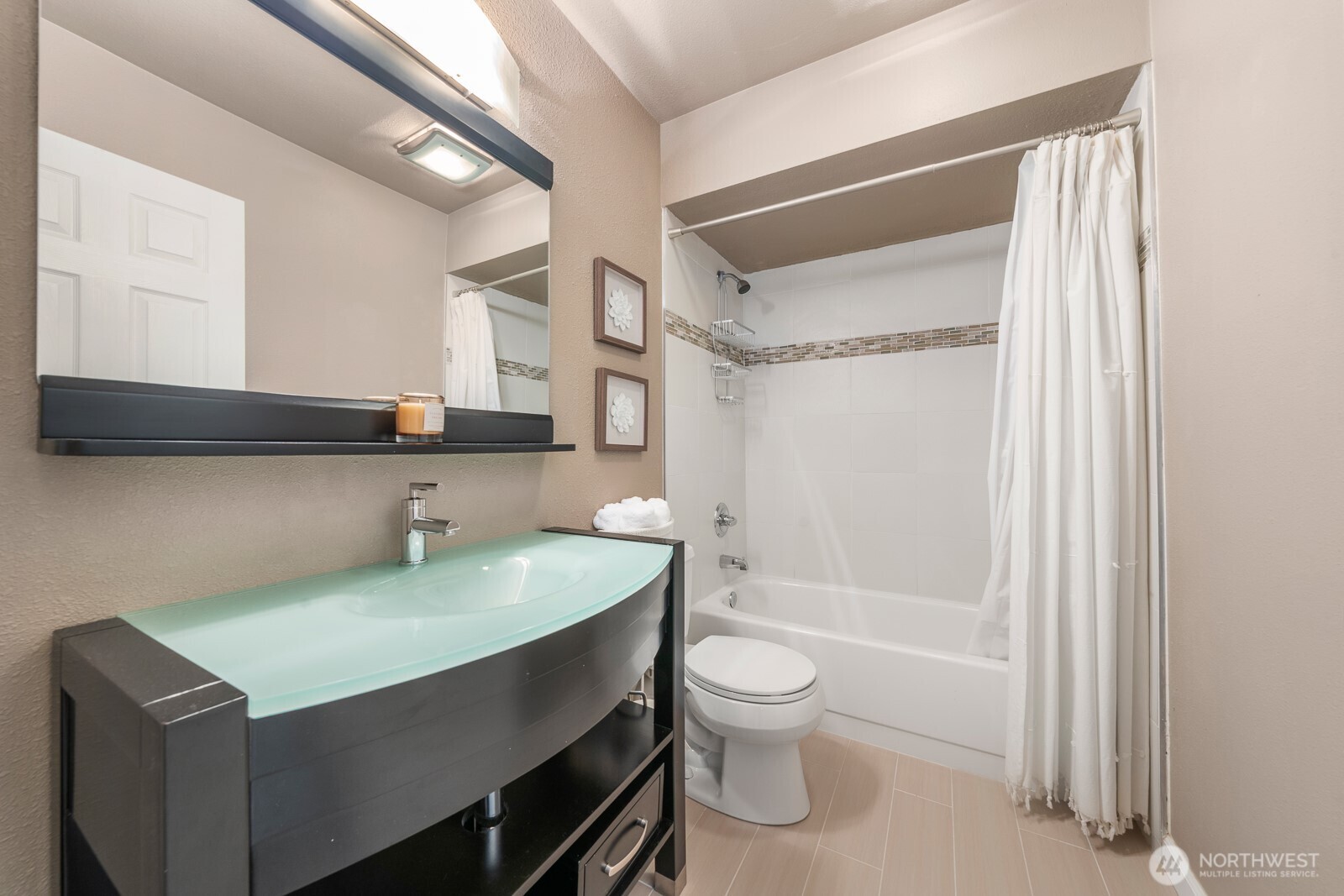 9918 NE 144th Lane #406, Kirkland, WA 98034