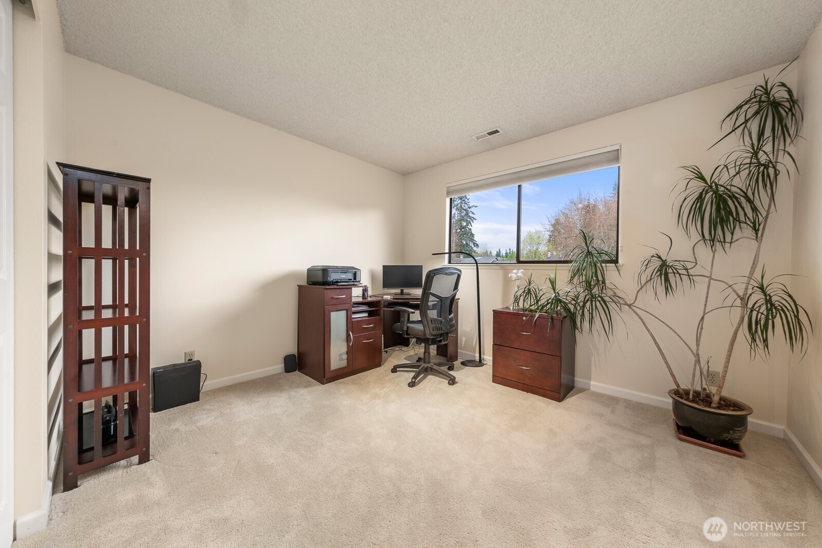 9918 NE 144th Lane #406, Kirkland, WA 98034