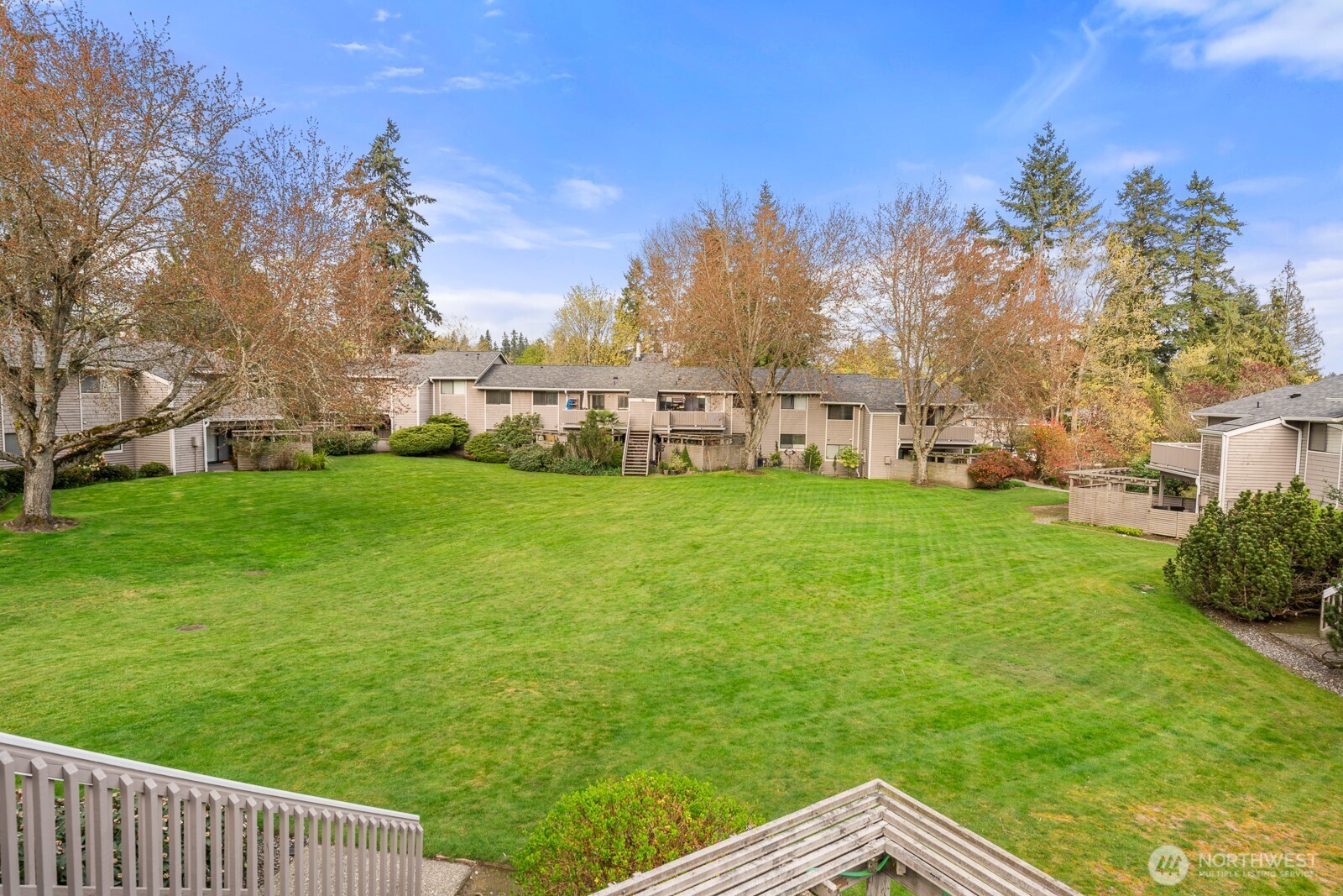 9918 NE 144th Lane #406, Kirkland, WA 98034