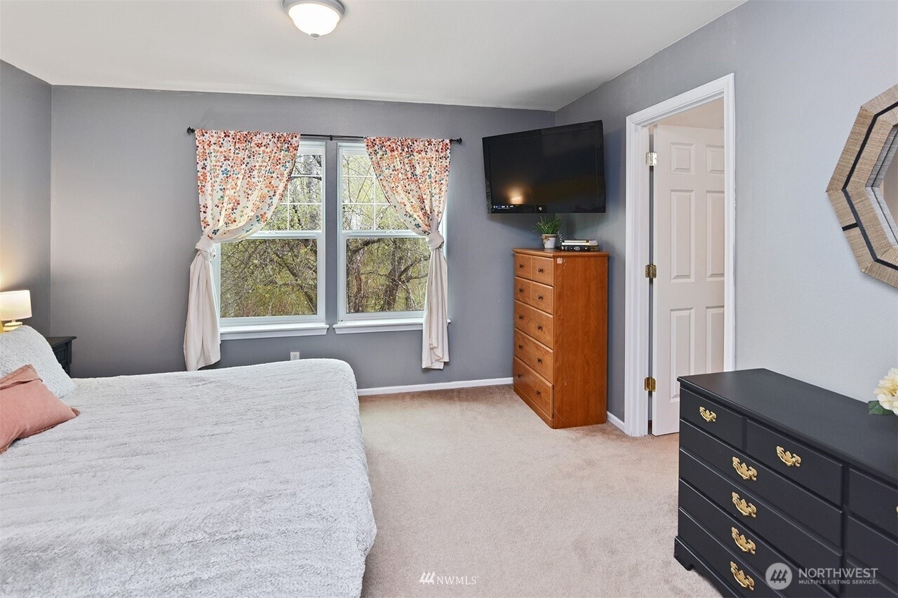 10603 NE Kingston Meadows Circle , Kingston, WA 98346-9346