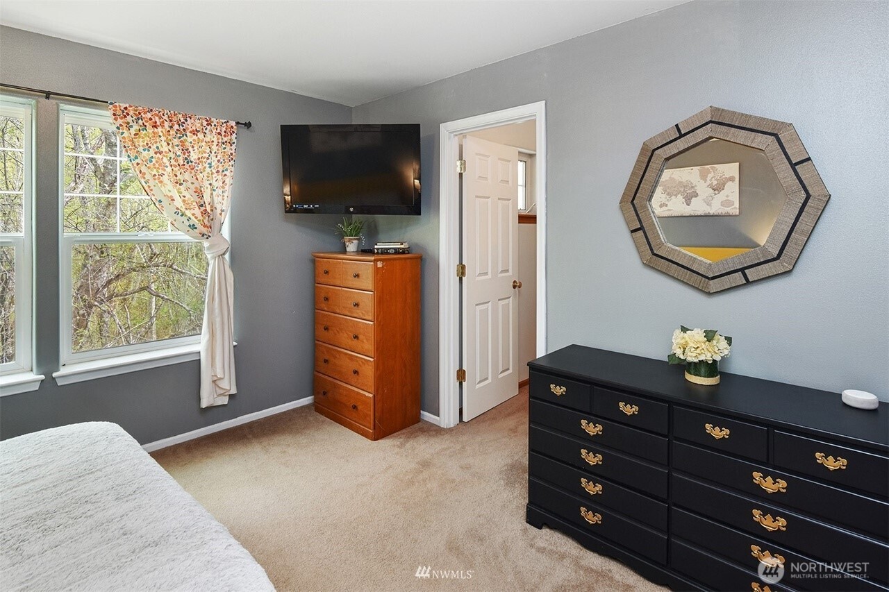 10603 NE Kingston Meadows Circle , Kingston, WA 98346-9346