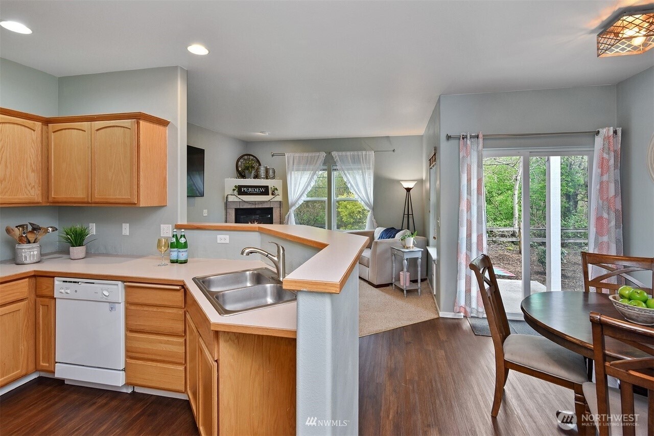 10603 NE Kingston Meadows Circle , Kingston, WA 98346-9346