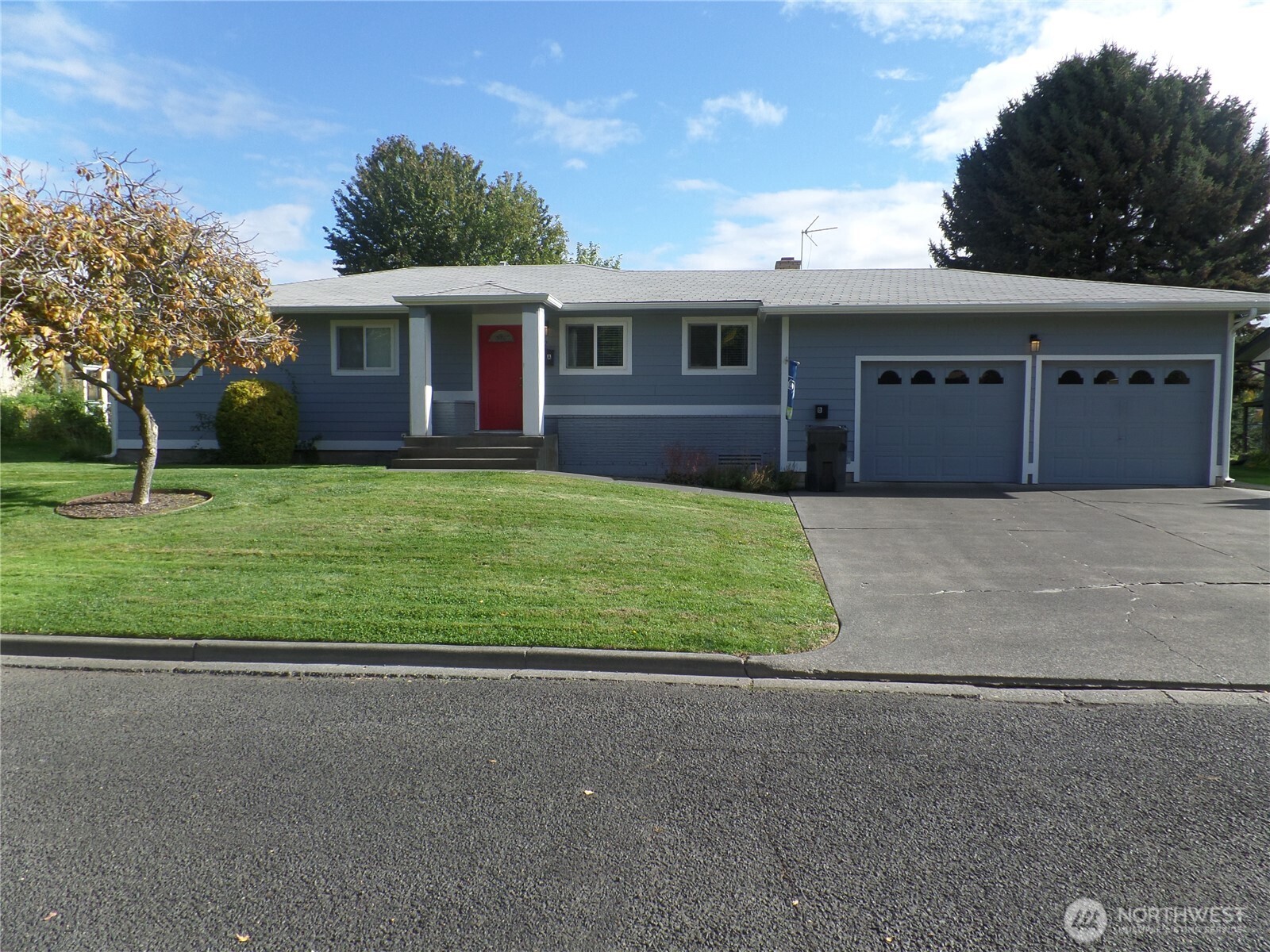 32 NE Tremont Drive , College Place, WA 99324