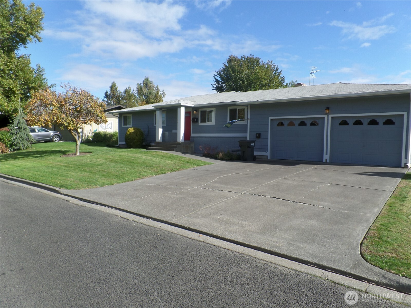 32 NE Tremont Drive , College Place, WA 99324