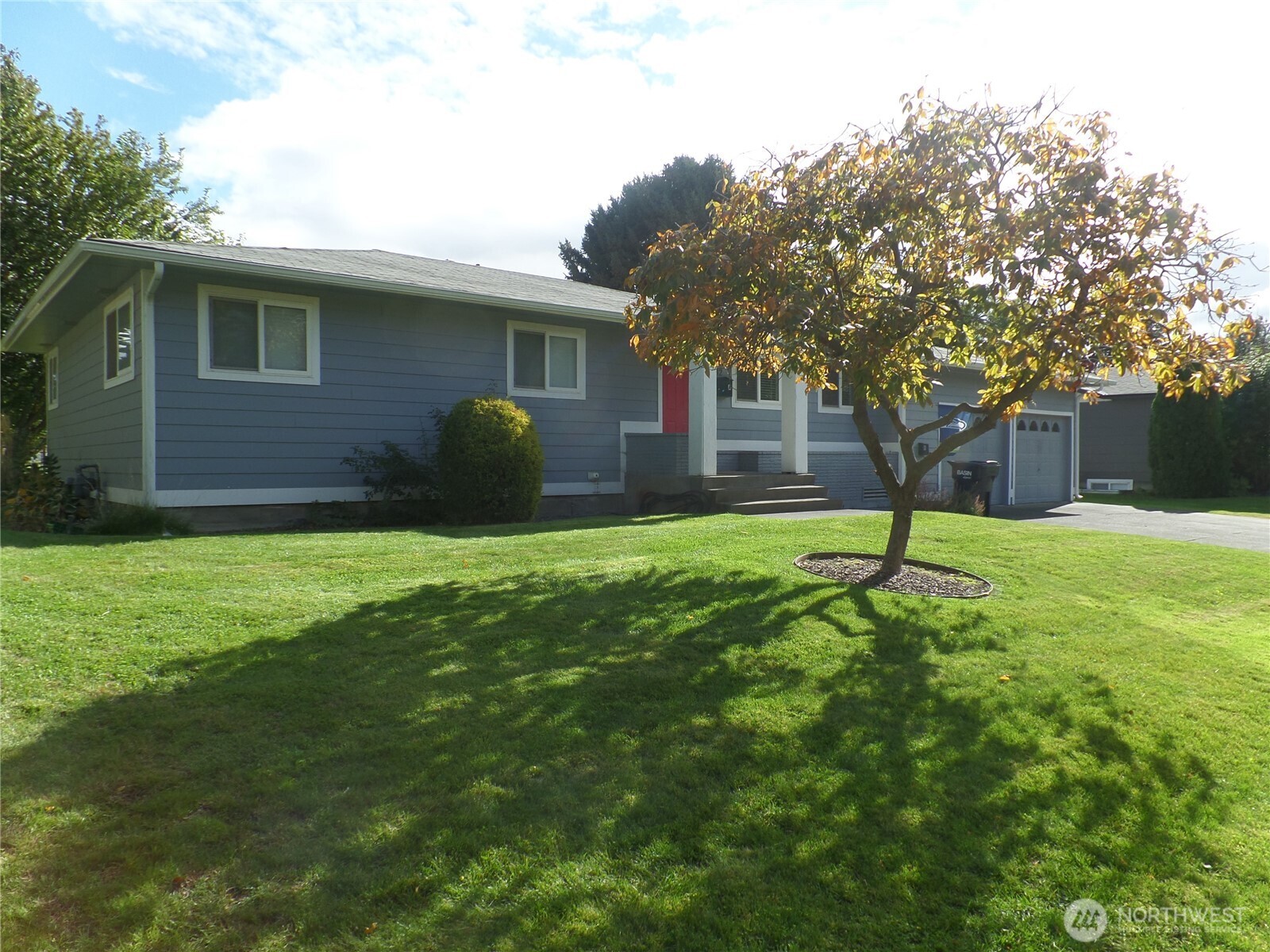 32 NE Tremont Drive , College Place, WA 99324