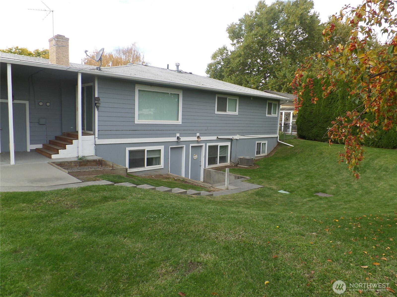 32 NE Tremont Drive , College Place, WA 99324