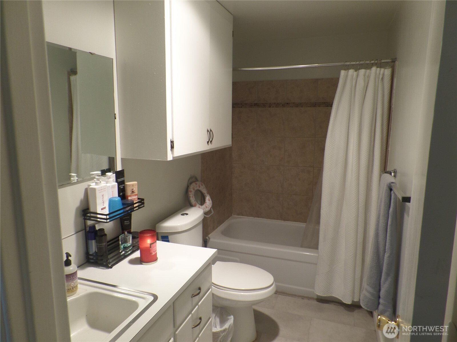 32 NE Tremont Drive , College Place, WA 99324