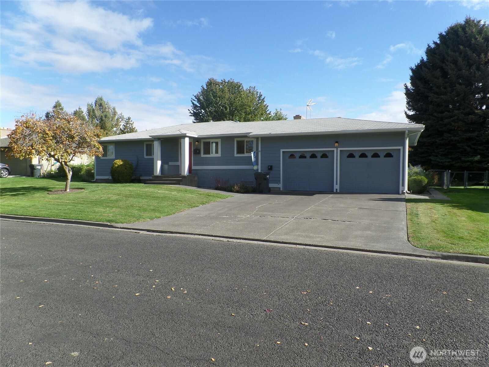 32 NE Tremont Drive , College Place, WA 99324