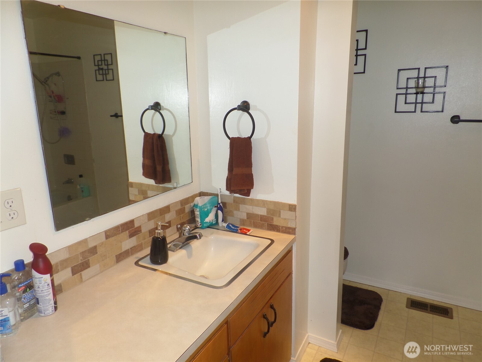 32 NE Tremont Drive , College Place, WA 99324