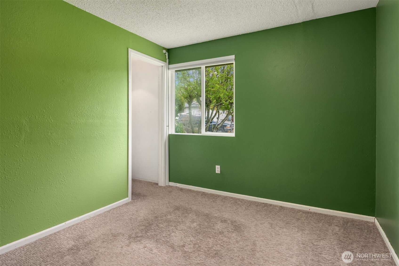 26205 14th Avenue S, Des Moines, WA 98198