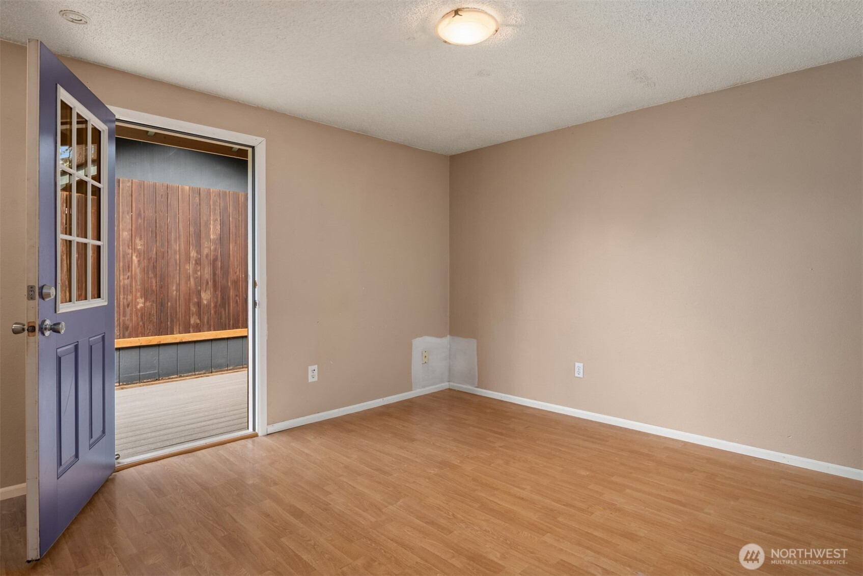 26205 14th Avenue S, Des Moines, WA 98198